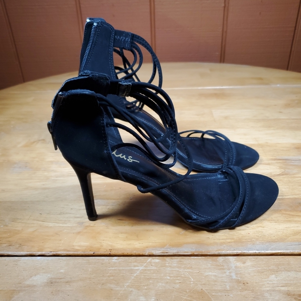 Lulu's Black Heel 8
